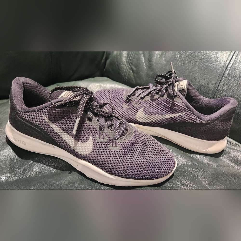 3/33 Nike Flex Shoes